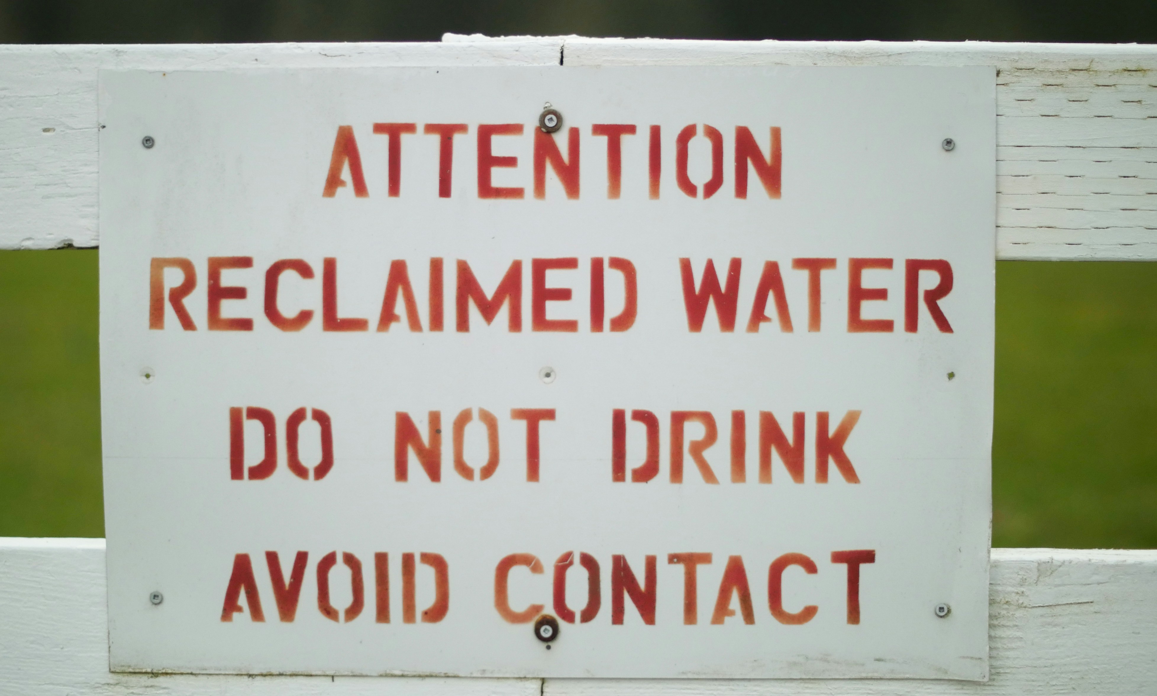 Reclaimed water warning sign — do not drink